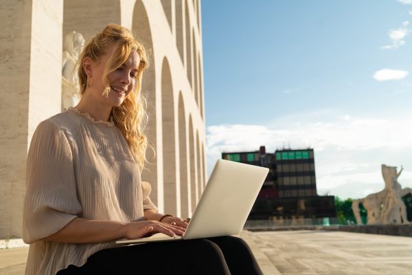 Cosa fa il copywriter? Quanto guadagna e dove lavora? Tutto sulla professione più determinante nel marketing digitale